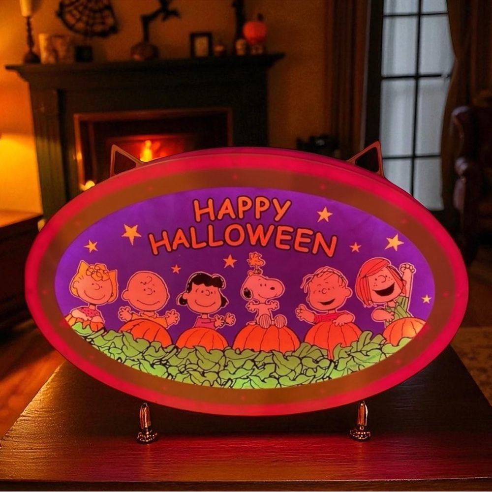 Snoopy The Great Pumpkin Light Accent - Picture 3 of 12